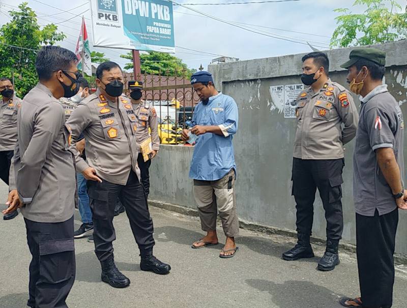 SUMBER : SI HUMAS POLRES MANOKWARI