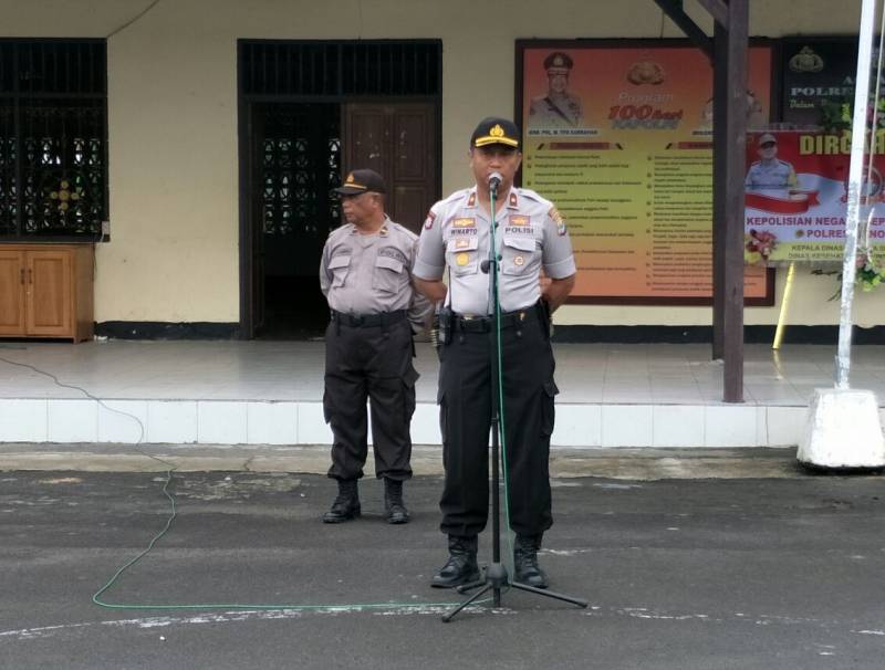 Kabag Ops KOmpol Winarto, SH sedang memberikan Petunjuk dan Arahan kepada personil