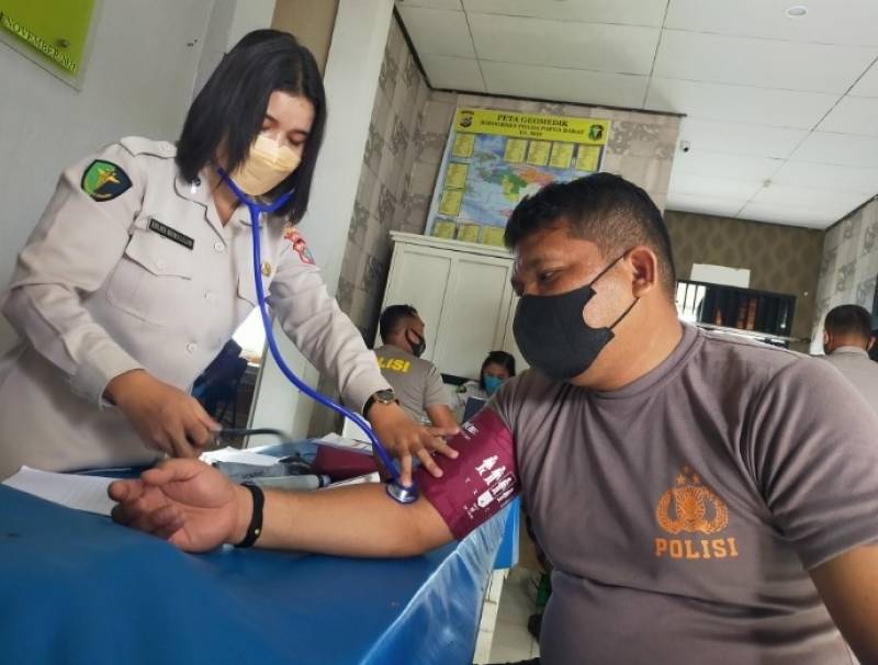melaksanakan tensi kepada bapak kapolres