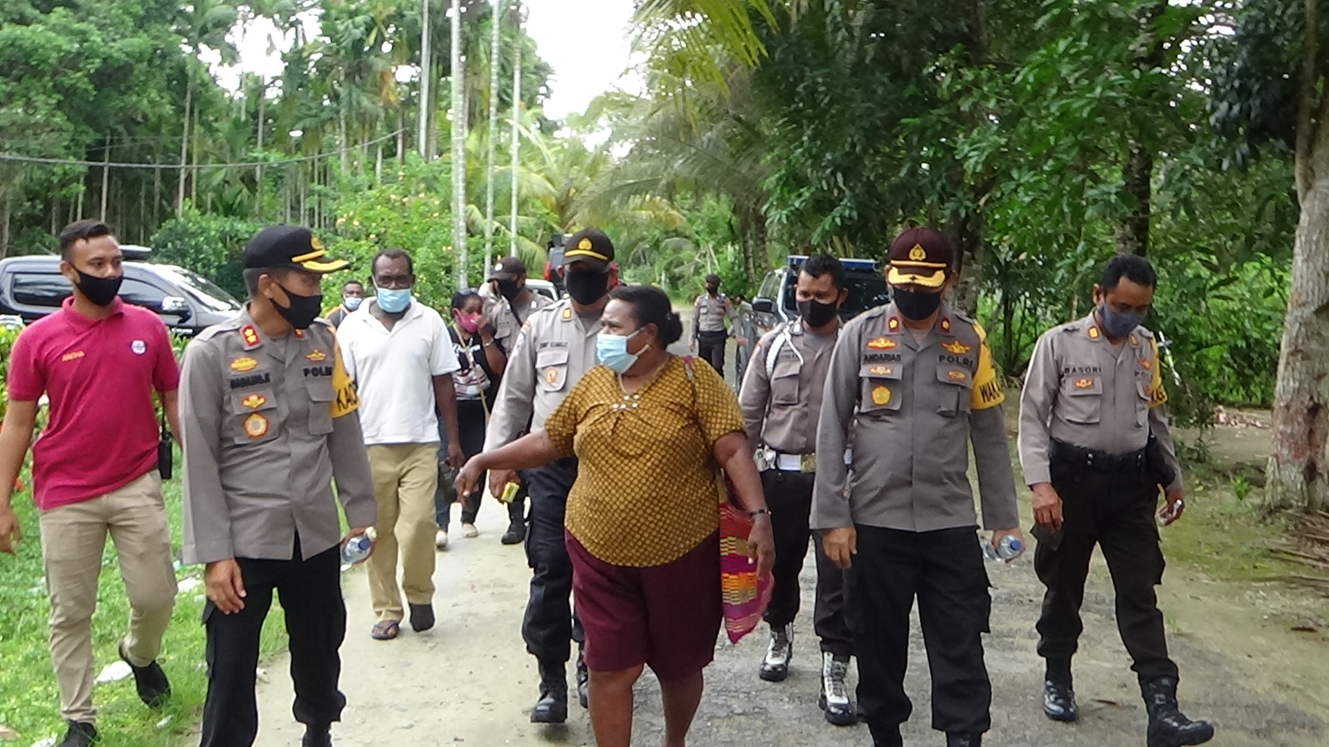 Kapolres Manokwari Bersama Rombongan dan Kepala Kampung mengecek Lokasi Lahan Mandiri