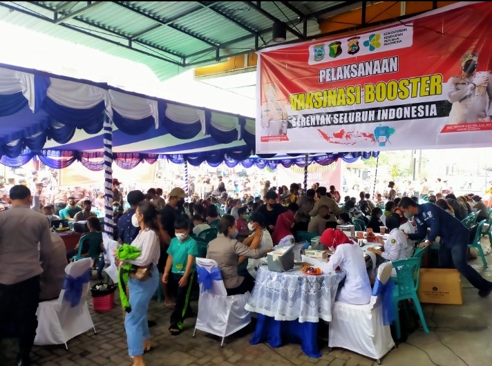 pemberian vaksin boster